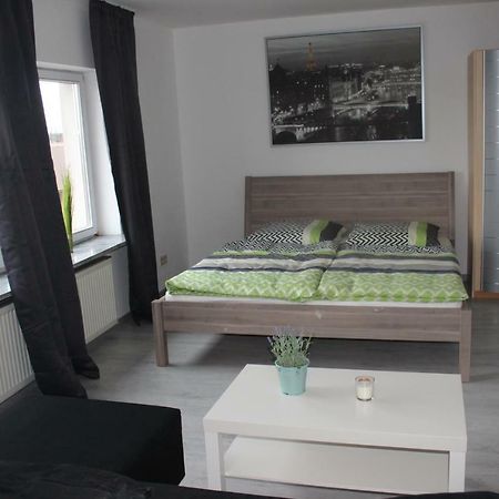 Gut Gelegenes Appartment Mit Wifi, Parkplatz, Wama, Trockner Usw. カイザースラウテルン エクステリア 写真