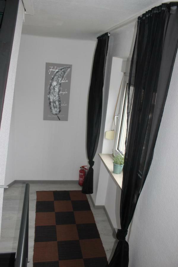 Gut Gelegenes Appartment Mit Wifi, Parkplatz, Wama, Trockner Usw. カイザースラウテルン エクステリア 写真